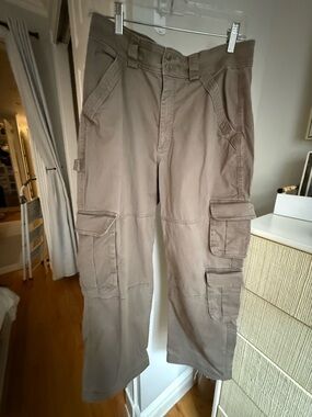 Abercrombie & Fitch Curve Love Relaxed Cargo. Army Green, Sz. 30 Short